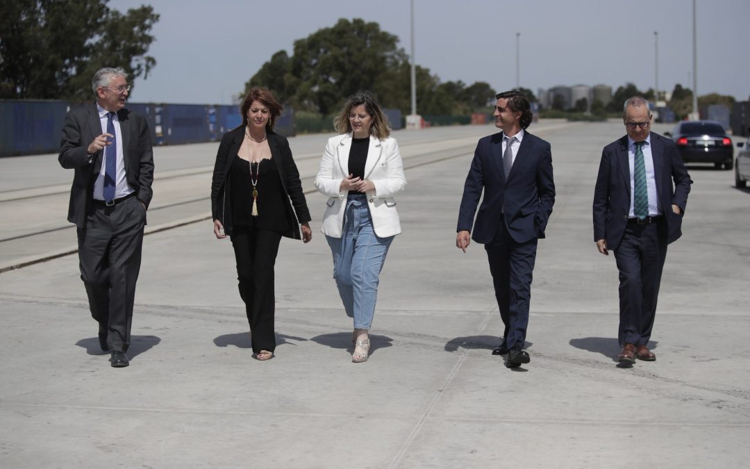 El Puerto de Huelva recibe la visita de la presidenta de Adif y Adif AV