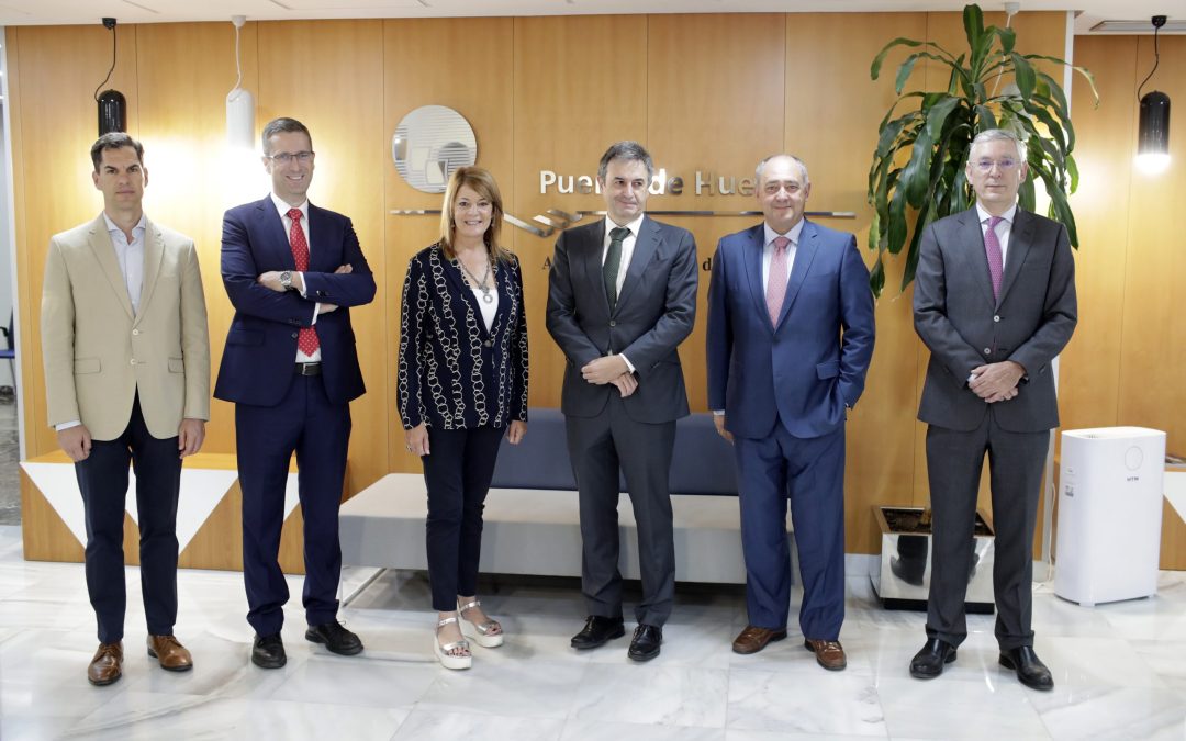 El Puerto de Huelva se reúne con Endesa para analizar la demanda de energía y garantizar el suministro a los grandes proyectos portuarios de los próximos años