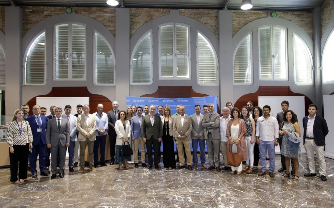 Una delegación de empresarios de Extremadura visita el Puerto de Huelva