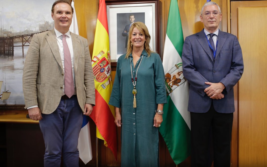 El Puerto de Huelva recibe la visita del cónsul de Francia en Sevilla y vicepresidente de la Cámara Franco-Española