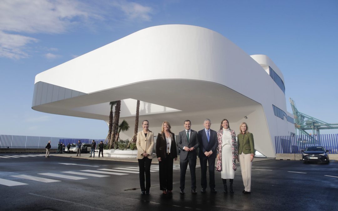 El Puerto de Huelva reforzará su posicionamiento con las Islas Canarias tras inaugurar hoy una terminal de pasajeros y servicios portuarios en el Muelle Sur