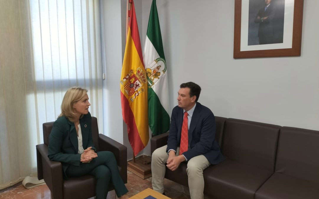 El presidente del Puerto de Huelva mantiene un encuentro institucional con la subdelegada del Gobierno