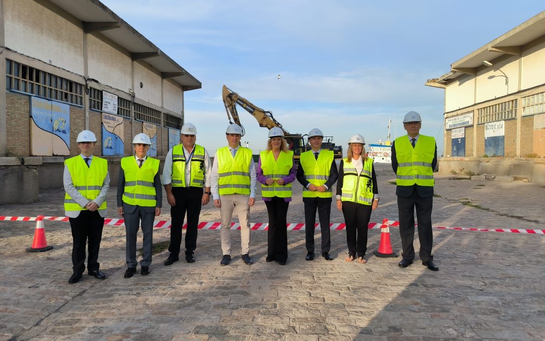 El Puerto de Huelva inicia hoy la última fase del proceso de demolición de las antiguas naves de exportadores de pescados y mariscos en el Muelle de Levante