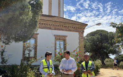 El presidente del Puerto de Huelva realiza una visita a las instalaciones del faro del Picacho de Mazagón
