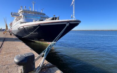El Puerto de Huelva ha recibido hoy la escala del buque de cruceros Seadream II